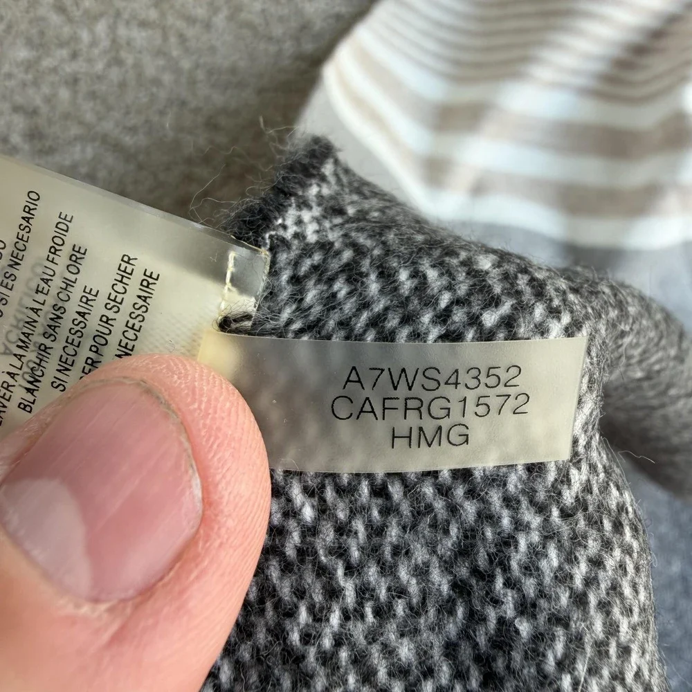 Calvin Klein Scarf Womens One Size Gray Striped Knit Acrylic Fringe Rectangle